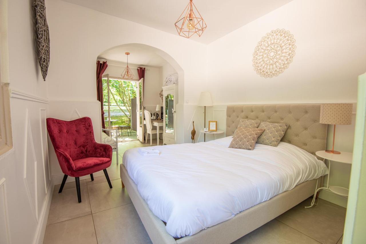 Chateau Des Ayes - Chambres & Suites Saint-Etienne-de-Saint-Geoirs Ngoại thất bức ảnh