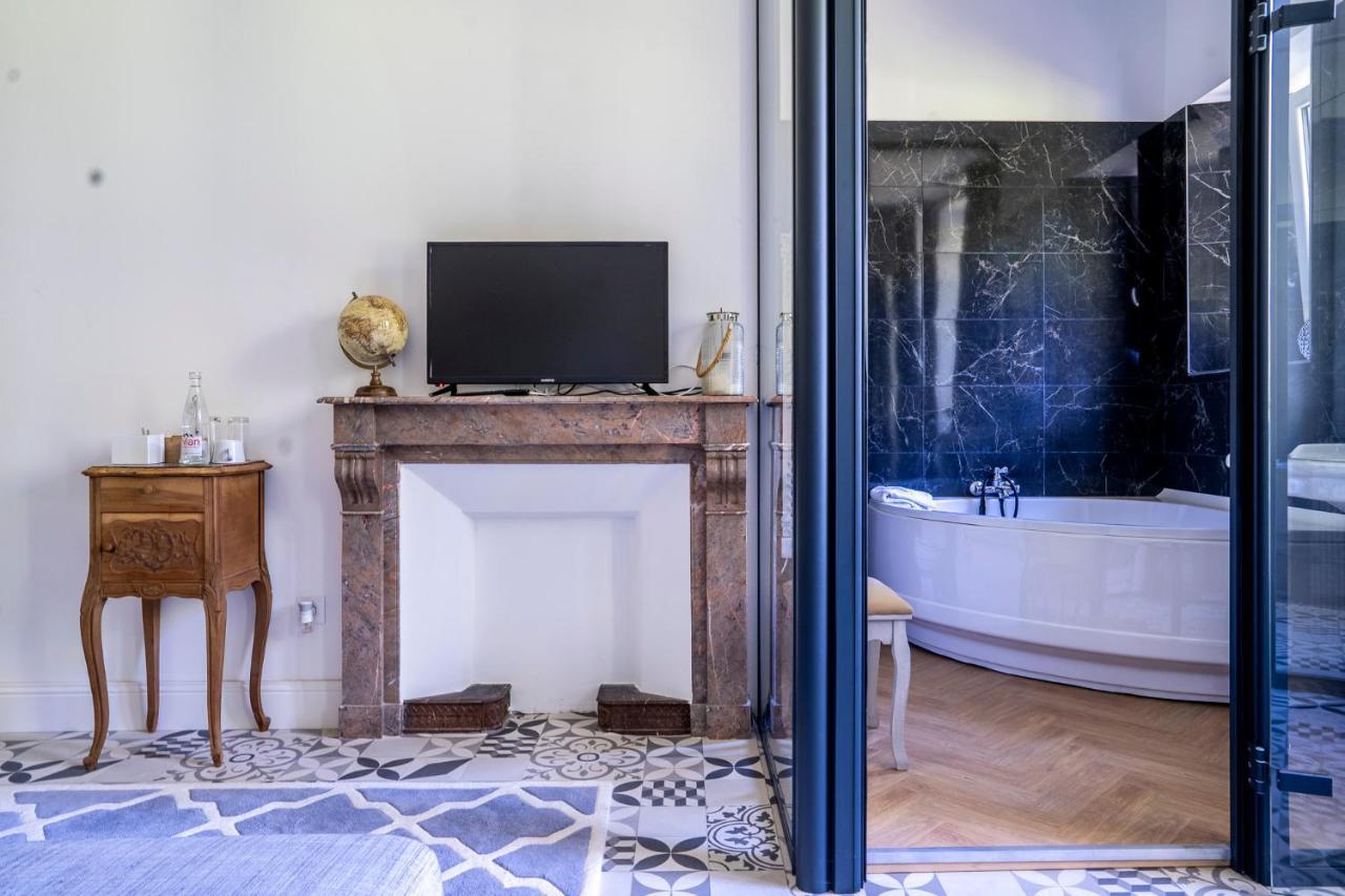 Chateau Des Ayes - Chambres & Suites Saint-Etienne-de-Saint-Geoirs Ngoại thất bức ảnh