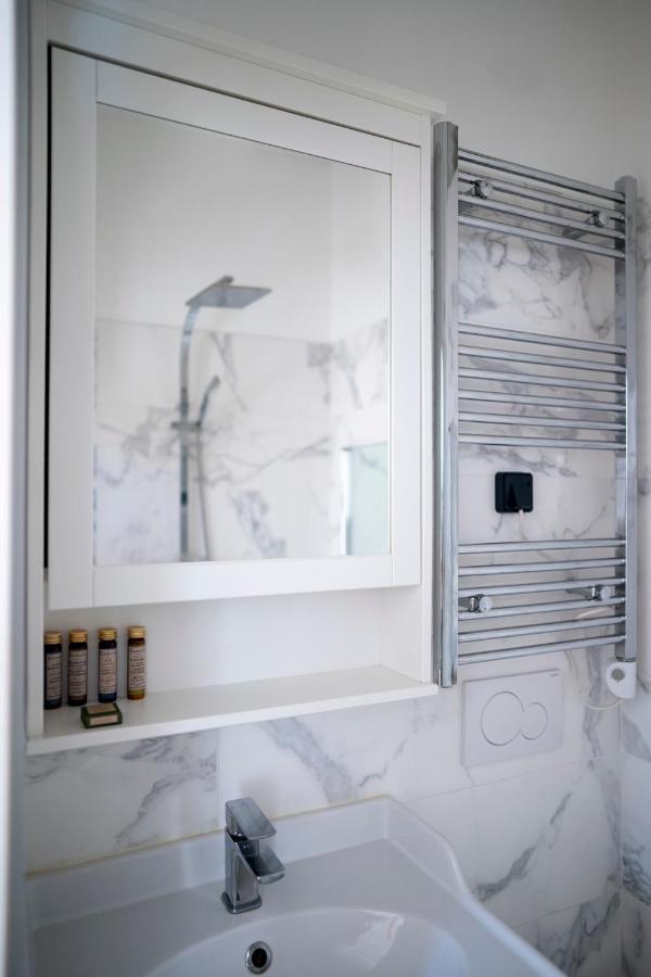 Chateau Des Ayes - Chambres & Suites Saint-Etienne-de-Saint-Geoirs Ngoại thất bức ảnh